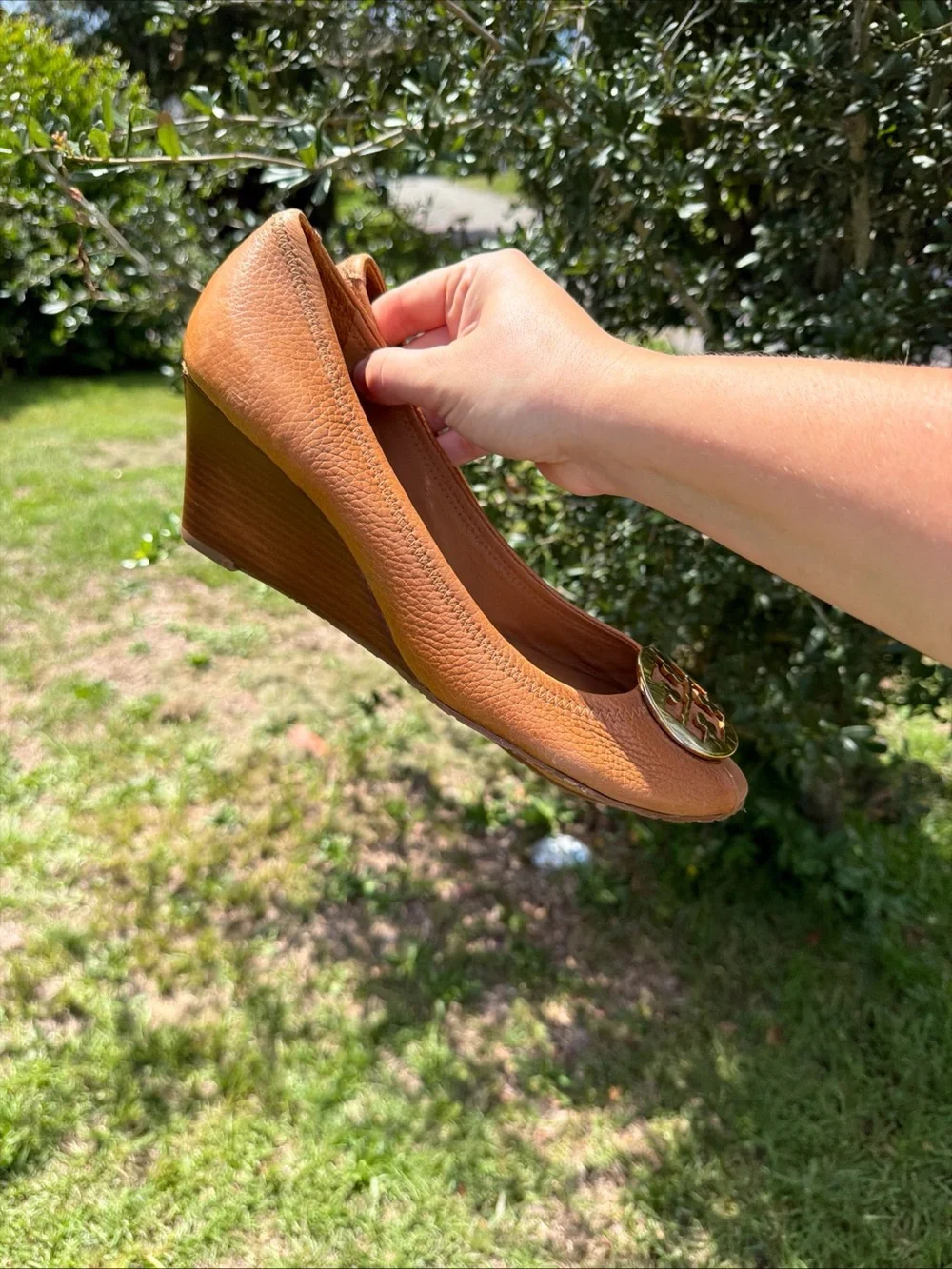 Tory Burch ‘Sally’ Brown Leather Peep Toe Wedges Women Size 13 M Gold Medallion